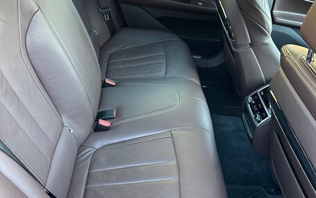 BMW 7 серия, 2018 год, 4 880 000 рублей, 15 фотография