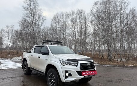 Toyota Hilux VIII, 2020 год, 4 500 000 рублей, 2 фотография