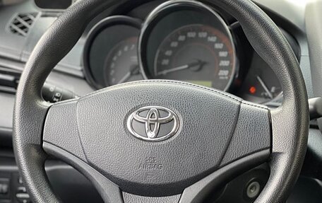 Toyota Yaris XP150 рестайлинг, 2022 год, 1 420 000 рублей, 10 фотография