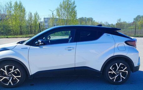 Toyota C-HR I рестайлинг, 2017 год, 2 640 000 рублей, 3 фотография