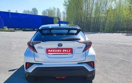 Toyota C-HR I рестайлинг, 2017 год, 2 640 000 рублей, 5 фотография