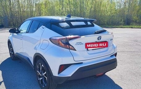 Toyota C-HR I рестайлинг, 2017 год, 2 640 000 рублей, 4 фотография