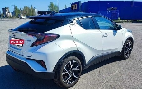 Toyota C-HR I рестайлинг, 2017 год, 2 640 000 рублей, 6 фотография