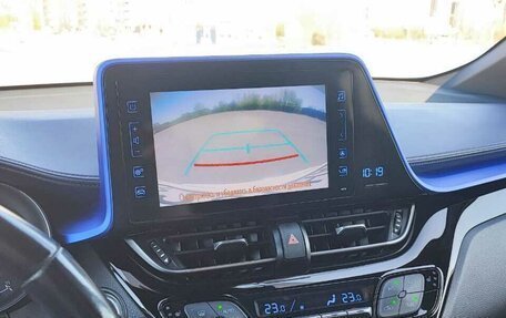 Toyota C-HR I рестайлинг, 2017 год, 2 640 000 рублей, 20 фотография