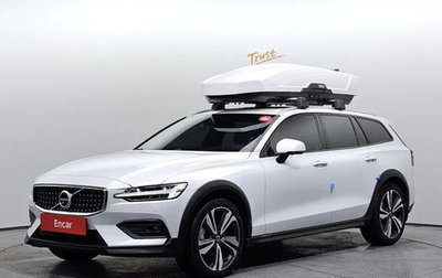 Volvo V60 Cross Country II, 2021 год, 3 430 000 рублей, 1 фотография
