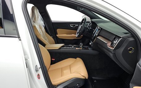 Volvo V60 Cross Country II, 2021 год, 3 430 000 рублей, 14 фотография