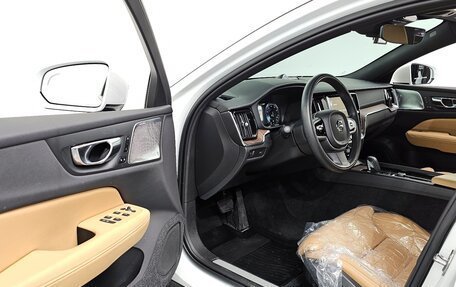 Volvo V60 Cross Country II, 2021 год, 3 430 000 рублей, 13 фотография