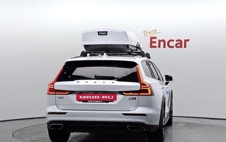 Volvo V60 Cross Country II, 2021 год, 3 430 000 рублей, 7 фотография