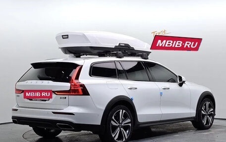 Volvo V60 Cross Country II, 2021 год, 3 430 000 рублей, 3 фотография