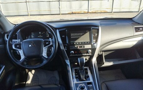 Mitsubishi Pajero Sport III рестайлинг, 2022 год, 4 500 000 рублей, 5 фотография