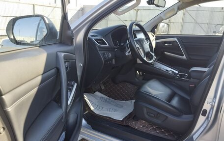 Mitsubishi Pajero Sport III рестайлинг, 2022 год, 4 500 000 рублей, 8 фотография