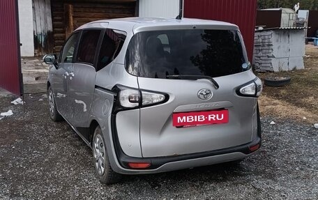 Toyota Sienta II, 2017 год, 1 350 000 рублей, 3 фотография