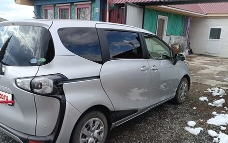 Toyota Sienta II, 2017 год, 1 350 000 рублей, 6 фотография