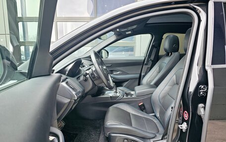 Jaguar E-Pace, 2018 год, 2 890 000 рублей, 15 фотография