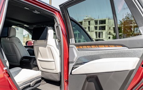 Cadillac Escalade V, 2024 год, 26 000 000 рублей, 30 фотография