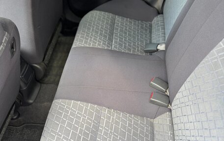 Nissan Wingroad III, 2002 год, 460 000 рублей, 24 фотография
