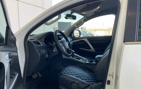 Mitsubishi Pajero Sport III рестайлинг, 2017 год, 2 299 000 рублей, 20 фотография