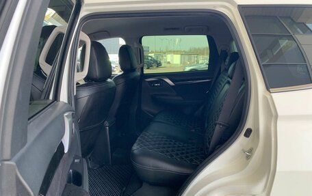 Mitsubishi Pajero Sport III рестайлинг, 2017 год, 2 299 000 рублей, 15 фотография