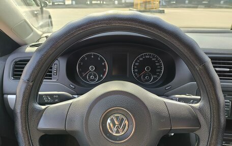 Volkswagen Jetta VI, 2011 год, 690 000 рублей, 2 фотография