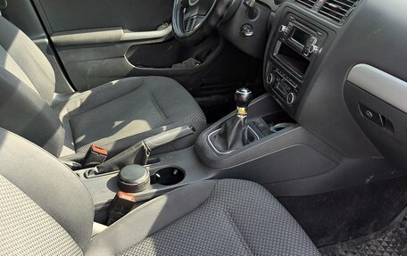 Volkswagen Jetta VI, 2011 год, 690 000 рублей, 11 фотография