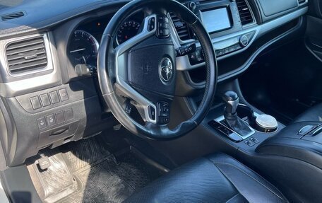 Toyota Highlander III, 2014 год, 2 500 000 рублей, 7 фотография