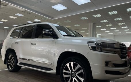Toyota Land Cruiser 200, 2017 год, 7 350 000 рублей, 3 фотография