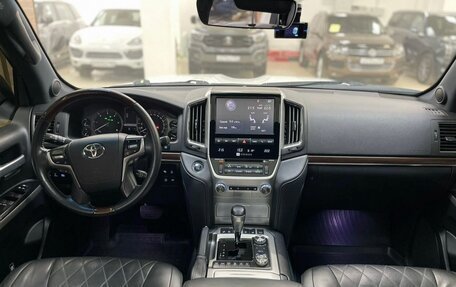 Toyota Land Cruiser 200, 2017 год, 7 350 000 рублей, 12 фотография