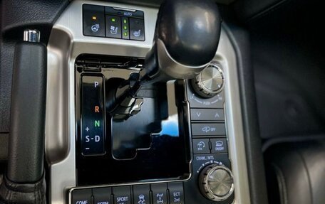 Toyota Land Cruiser 200, 2017 год, 7 350 000 рублей, 22 фотография