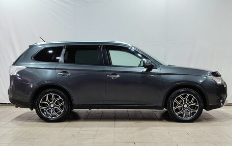 Mitsubishi Outlander III рестайлинг 3, 2014 год, 1 650 000 рублей, 4 фотография