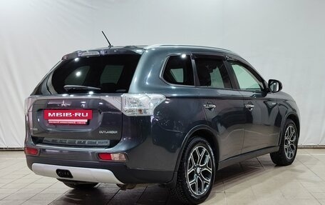 Mitsubishi Outlander III рестайлинг 3, 2014 год, 1 650 000 рублей, 5 фотография