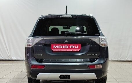 Mitsubishi Outlander III рестайлинг 3, 2014 год, 1 650 000 рублей, 6 фотография