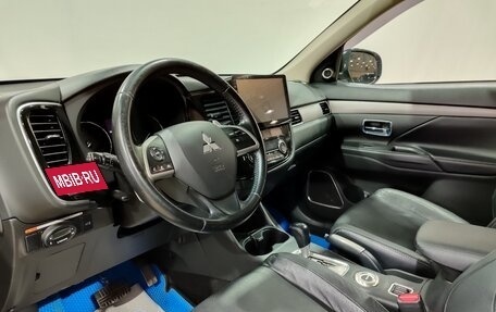 Mitsubishi Outlander III рестайлинг 3, 2014 год, 1 650 000 рублей, 17 фотография
