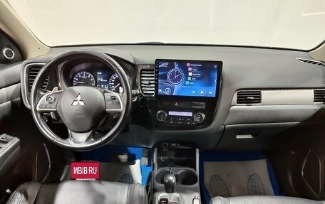 Mitsubishi Outlander III рестайлинг 3, 2014 год, 1 650 000 рублей, 15 фотография