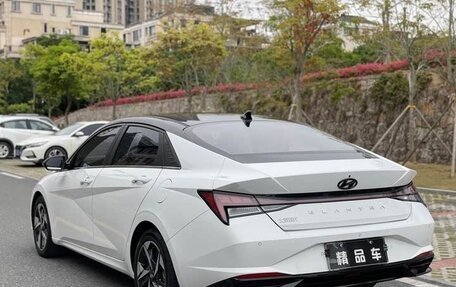 Hyundai Elantra, 2022 год, 1 330 000 рублей, 7 фотография