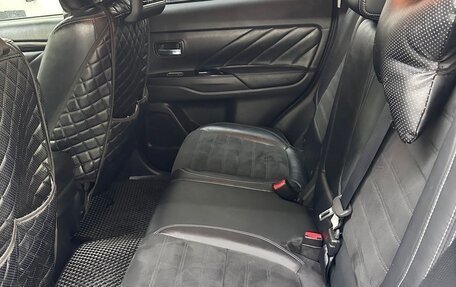 Mitsubishi Outlander III рестайлинг 3, 2015 год, 2 050 000 рублей, 20 фотография