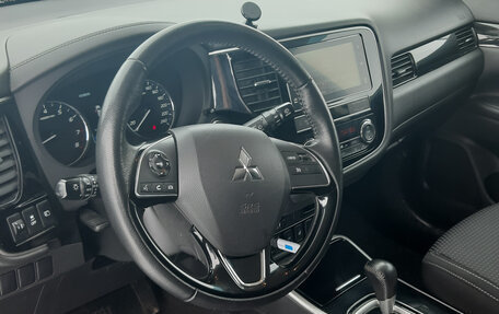 Mitsubishi Outlander III рестайлинг 3, 2018 год, 2 105 000 рублей, 7 фотография