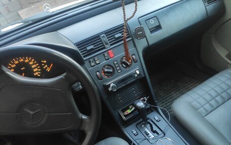 Mercedes-Benz C-Класс, 1994 год, 500 000 рублей, 5 фотография