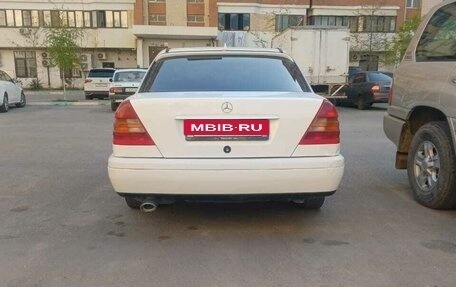 Mercedes-Benz C-Класс, 1994 год, 500 000 рублей, 2 фотография