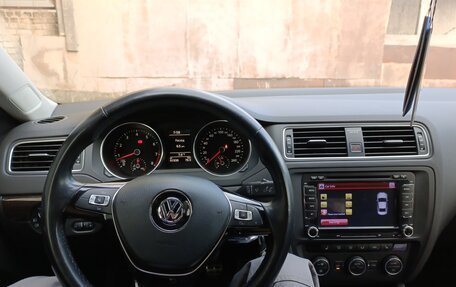 Volkswagen Jetta VI, 2015 год, 1 499 999 рублей, 2 фотография