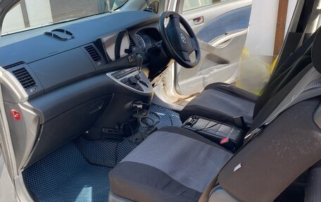 Toyota ISis I, 2014 год, 1 560 000 рублей, 28 фотография