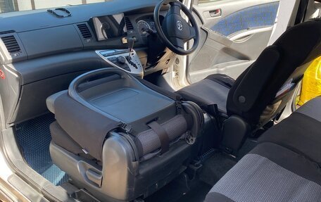 Toyota ISis I, 2014 год, 1 560 000 рублей, 24 фотография