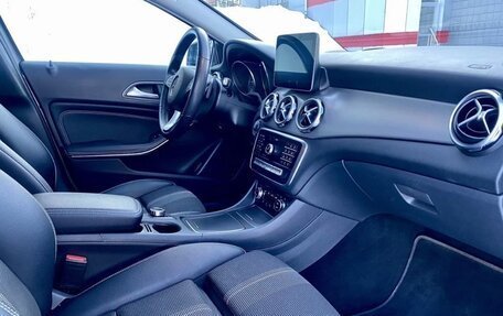 Mercedes-Benz GLA, 2019 год, 2 400 000 рублей, 3 фотография