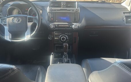 Toyota Land Cruiser Prado 150 рестайлинг 2, 2016 год, 3 500 000 рублей, 7 фотография