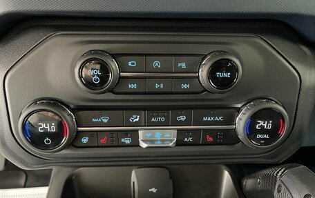 Ford Bronco, 2023 год, 14 990 000 рублей, 17 фотография