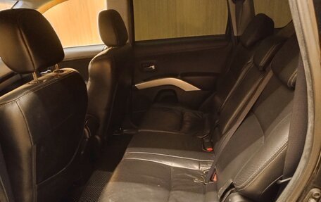 Mitsubishi Outlander III рестайлинг 3, 2011 год, 849 000 рублей, 16 фотография