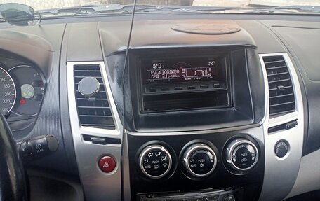 Mitsubishi Pajero Sport II рестайлинг, 2013 год, 2 100 000 рублей, 1 фотография