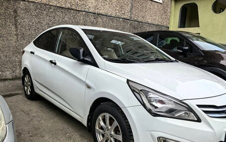 Hyundai Solaris II рестайлинг, 2015 год, 1 300 000 рублей, 2 фотография