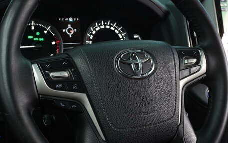 Toyota Land Cruiser 200, 2015 год, 5 699 000 рублей, 17 фотография