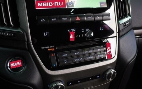 Toyota Land Cruiser 200, 2015 год, 5 699 000 рублей, 15 фотография
