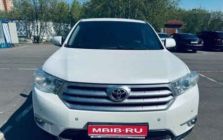 Toyota Highlander III, 2012 год, 2 420 000 рублей, 1 фотография